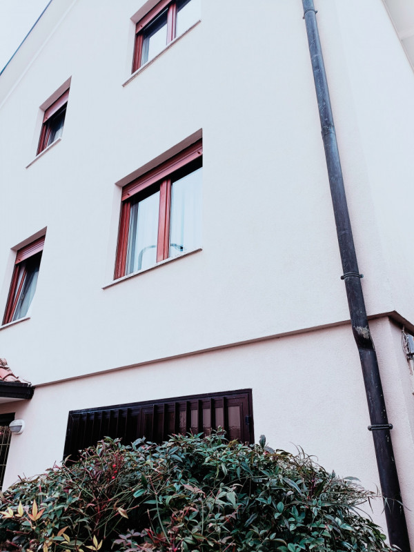 PER CHI CERCA UNA VILLINA SINGOLA AMPIA CON DUE UNITA' ABITATIVE con un bellissimo giardino a poc...