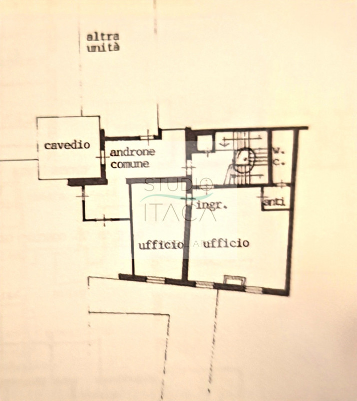 Studio Itaca Immobiliare propone in vendita un ufficio di 80 mq nel cuore del centro storico di P...