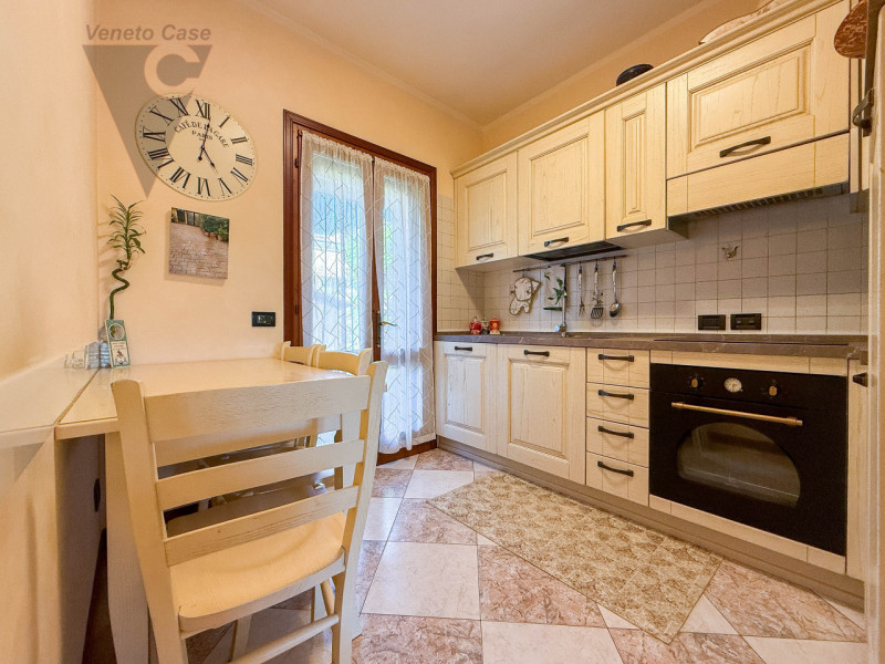 NOVENTANA - TRIFAMILIARE CENTRALE
Proponiamo in vendita porzione centrale di trifamiliare situata...