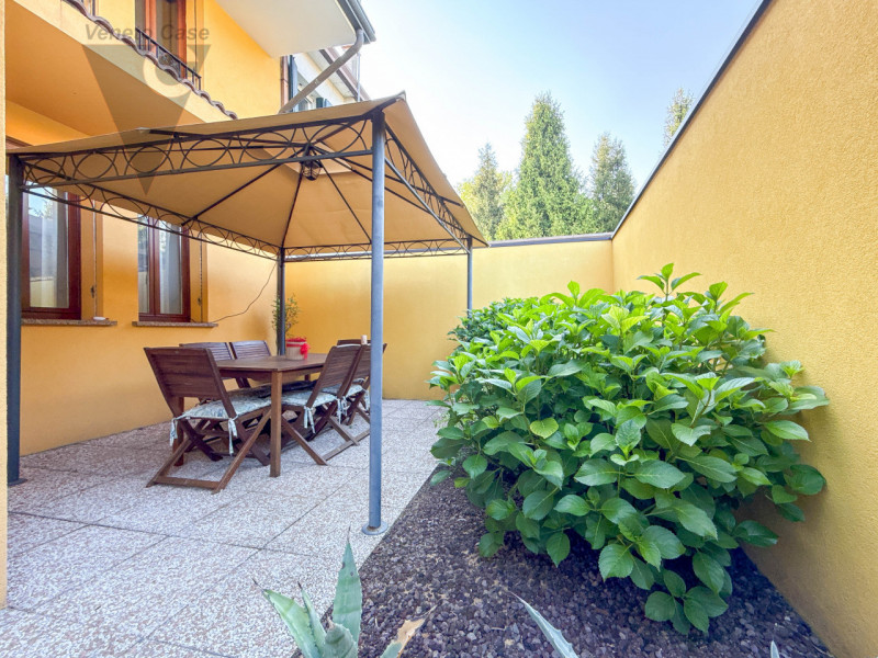 NOVENTANA - TRIFAMILIARE CENTRALE
Proponiamo in vendita porzione centrale di trifamiliare situata...