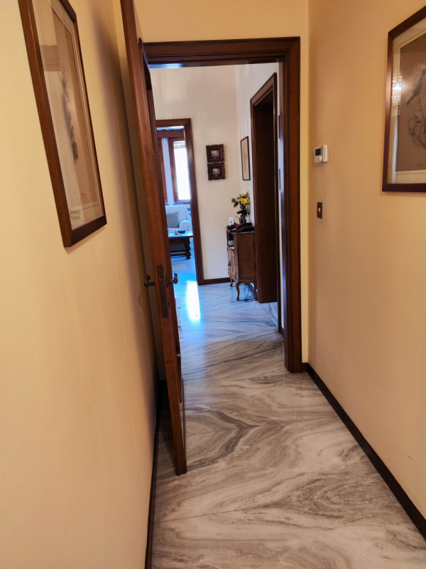 Villa Singola nel Cuore della Sacra Famiglia: Spazio, Indipendenza e Versatilità


Cerchi la casa...