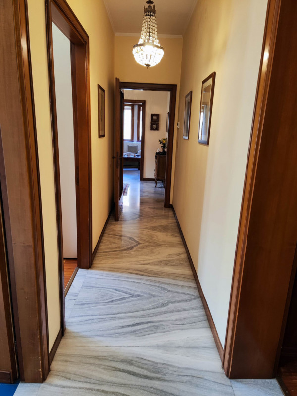 Villa Singola nel Cuore della Sacra Famiglia: Spazio, Indipendenza e Versatilità

Cerchi la casa ...