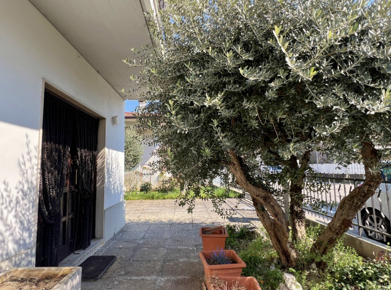 CASA SINGOLA IN VENDITA A VICENZA ZONA BERTESINELLA - IDEALE ANCHE PER DUE NUCLEI FAMILIARI- Rif....