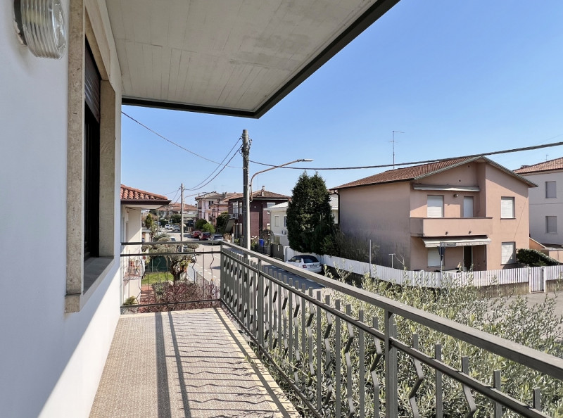 CASA SINGOLA IN VENDITA A VICENZA ZONA BERTESINELLA - IDEALE ANCHE PER DUE NUCLEI FAMILIARI- Rif....