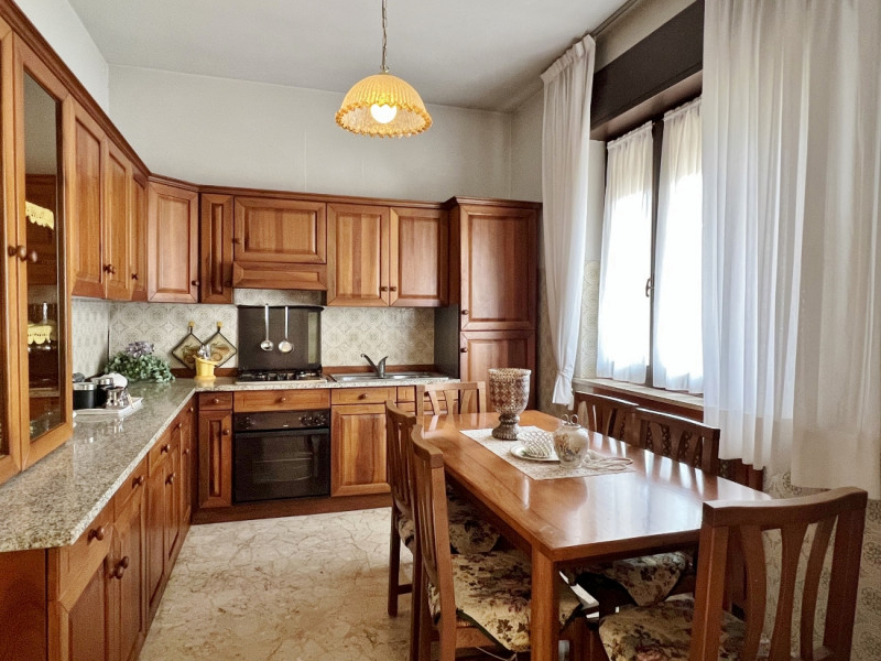 CASA SINGOLA IN VENDITA A VICENZA ZONA BERTESINELLA - IDEALE ANCHE PER DUE NUCLEI FAMILIARI- Rif....