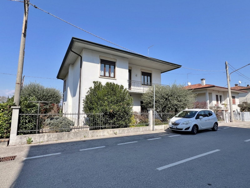 CASA SINGOLA IN VENDITA A VICENZA ZONA BERTESINELLA - IDEALE ANCHE PER DUE NUCLEI FAMILIARI- Rif....