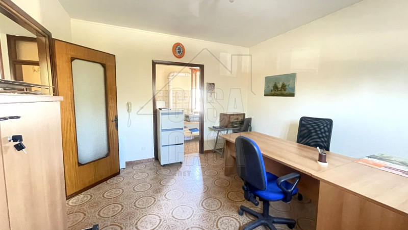 Rif. P589 Proponiamo in vendita un'intera palazzina situata nel cuore di Ospedaletto Euganeo. La ...