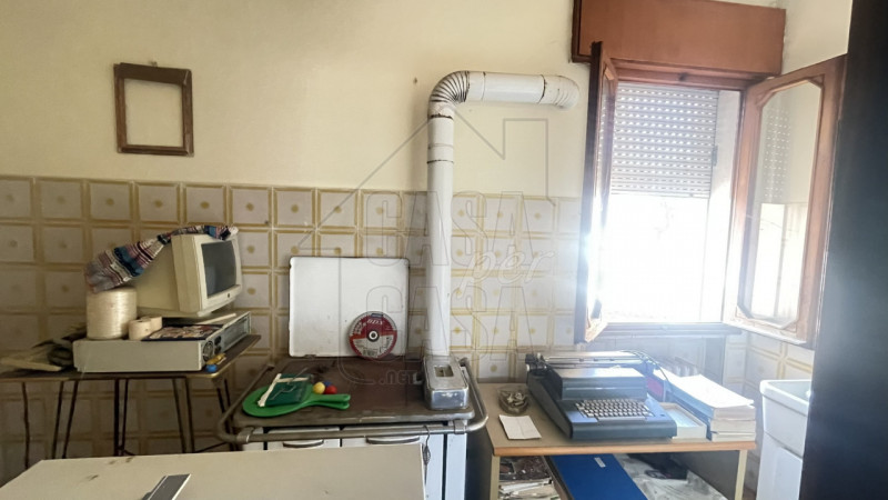 Rif. P589 Proponiamo in vendita un'intera palazzina situata nel cuore di Ospedaletto Euganeo. La ...