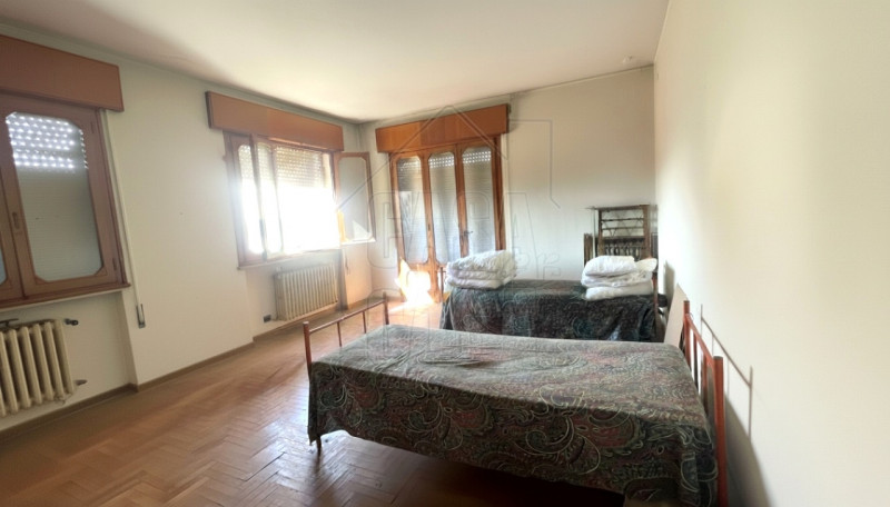 Rif. P589 Proponiamo in vendita un'intera palazzina situata nel cuore di Ospedaletto Euganeo. La ...