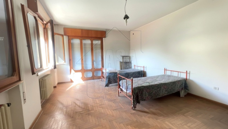 Rif. P589 Proponiamo in vendita un'intera palazzina situata nel cuore di Ospedaletto Euganeo. La ...