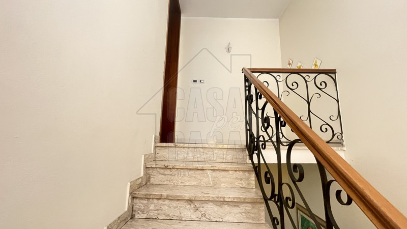 Rif. P589 Proponiamo in vendita un'intera palazzina situata nel cuore di Ospedaletto Euganeo. La ...