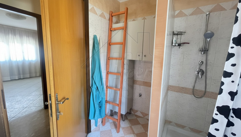 Rif. P589 Proponiamo in vendita un'intera palazzina situata nel cuore di Ospedaletto Euganeo. La ...