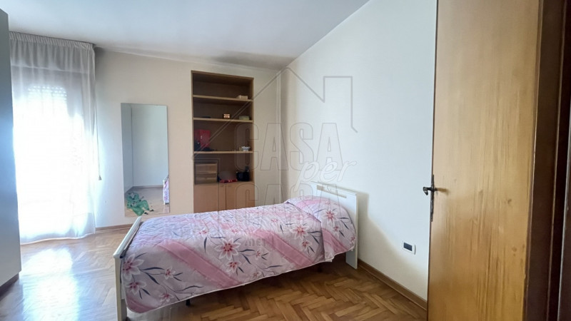 Rif. P589 Proponiamo in vendita un'intera palazzina situata nel cuore di Ospedaletto Euganeo. La ...