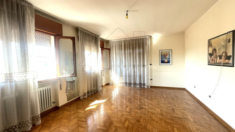 Rif. P589 Proponiamo in vendita un'intera palazzina situata nel cuore di Ospedaletto Euganeo. La ...