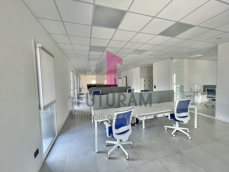 VICENZA OVEST (Z.I.)- 30FIL- PER INFO 0444/310220

Opportunità a Vicenza Ovest proponiamo al terz...