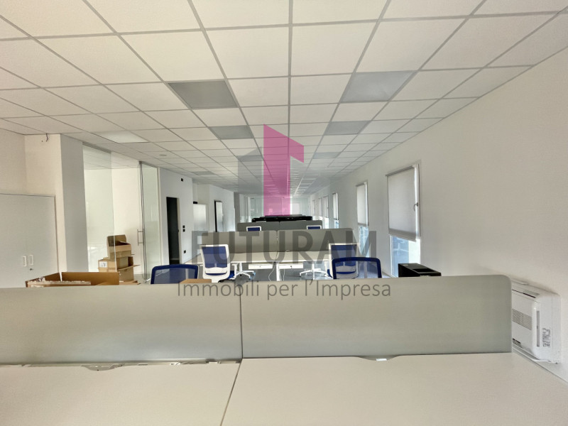 VICENZA OVEST (Z.I.)- 30FIL- PER INFO 0444/310220

Opportunità a Vicenza Ovest proponiamo al terz...