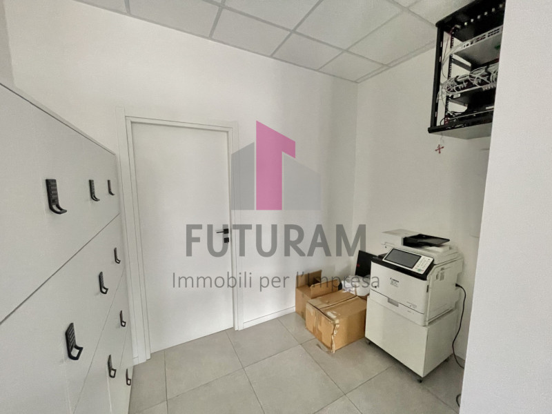 VICENZA OVEST (Z.I.)- 30FIL- PER INFO 0444/310220

Opportunità a Vicenza Ovest proponiamo al terz...