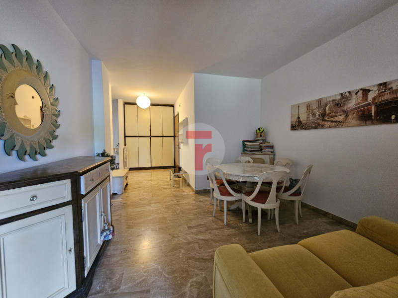 San Carlo - PER STUDENTI -Appartamento al secondo piano con ampia zona giorno e quattro camere ad...