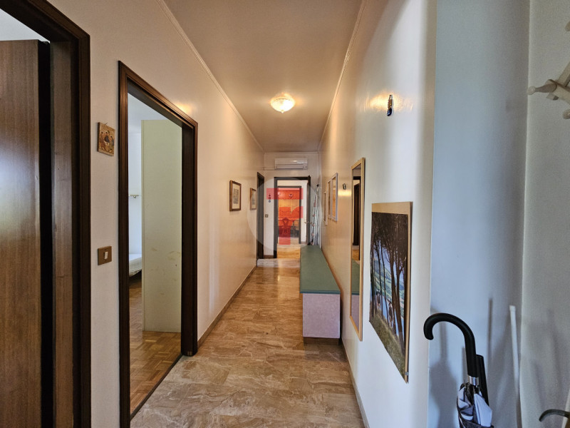 San Carlo - PER STUDENTI -Appartamento al secondo piano con ampia zona giorno e quattro camere ad...