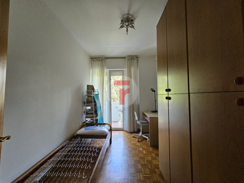 San Carlo - PER STUDENTI -Appartamento al secondo piano con ampia zona giorno e quattro camere ad...