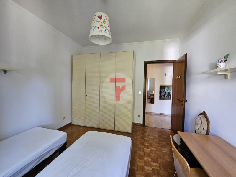 San Carlo - PER STUDENTI -Appartamento al secondo piano con ampia zona giorno e quattro camere ad...