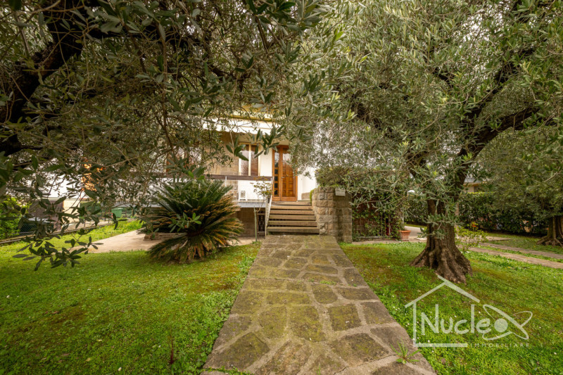 MONTEGROTTO TERME: In pieno centro al paese, comoda ai servizi della città ma allo stesso tempo i...