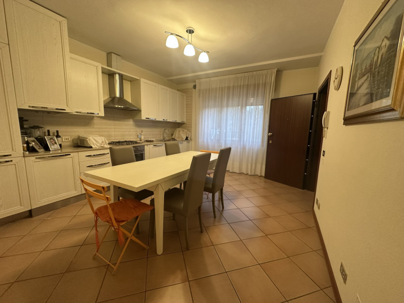 Zona Forcellini a pochi passi dal centro e da ogni comodita' e servizio affittasi a referenziatis...