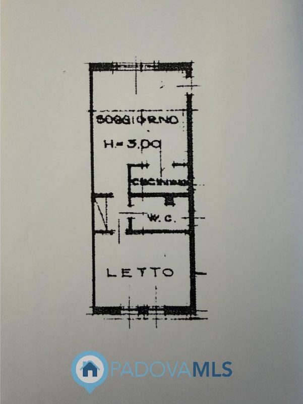 A pochi passi dal Duomo di Padova, in una delle vie più riservate e ricercate del centro storico,...