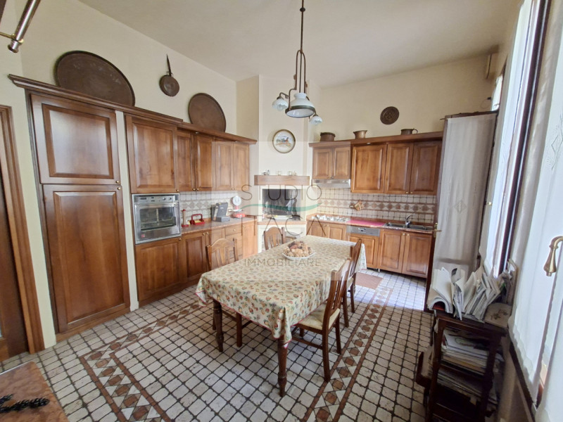 Nel cuore del Centro Storico di Padova, lungo via Manin, una delle strade più antiche e ricercate...