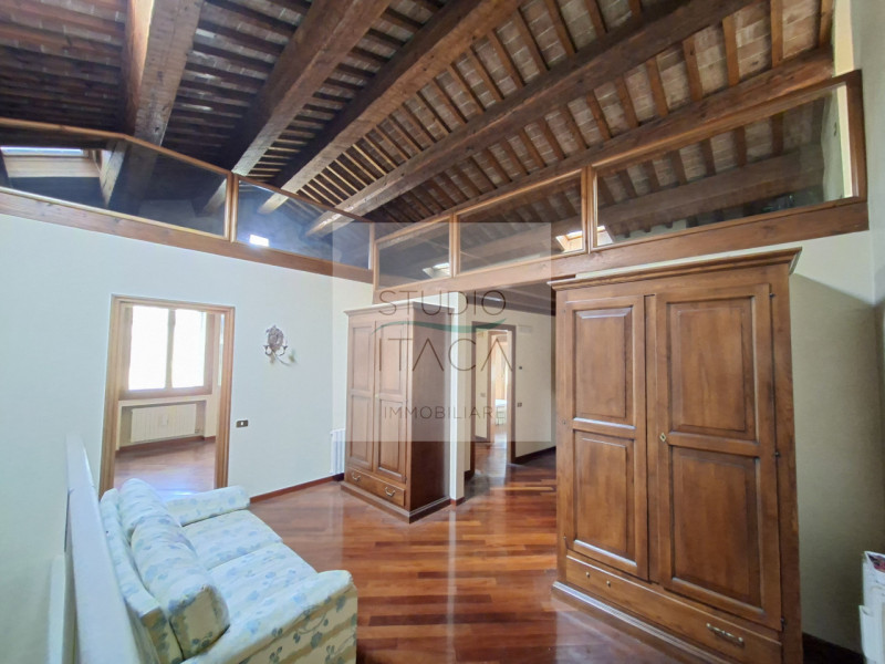 Nel cuore del Centro Storico di Padova, lungo via Manin, una delle strade più antiche e ricercate...