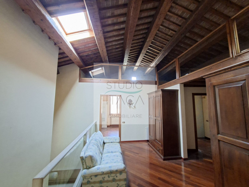 Nel cuore del Centro Storico di Padova, lungo via Manin, una delle strade più antiche e ricercate...