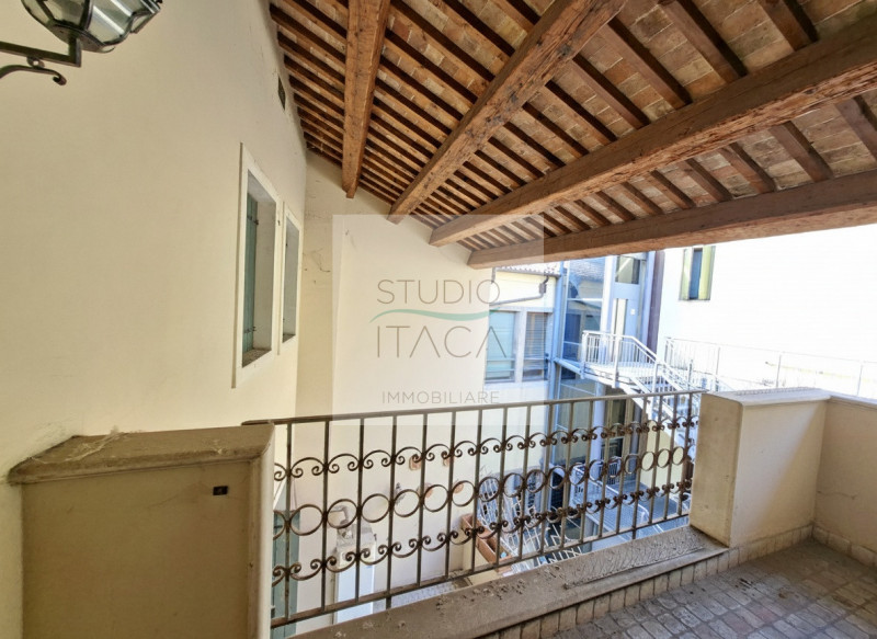 Nel cuore del Centro Storico di Padova, lungo via Manin, una delle strade più antiche e ricercate...