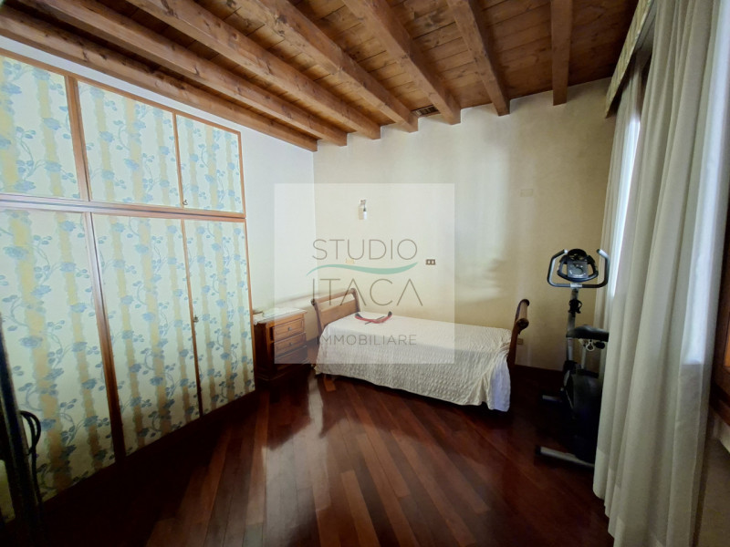 Nel cuore del Centro Storico di Padova, lungo via Manin, una delle strade più antiche e ricercate...