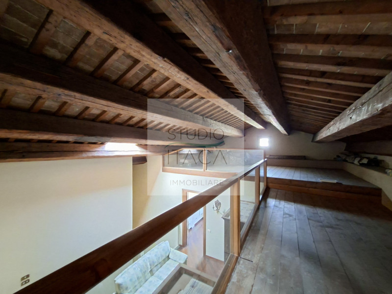 Nel cuore del Centro Storico di Padova, lungo via Manin, una delle strade più antiche e ricercate...