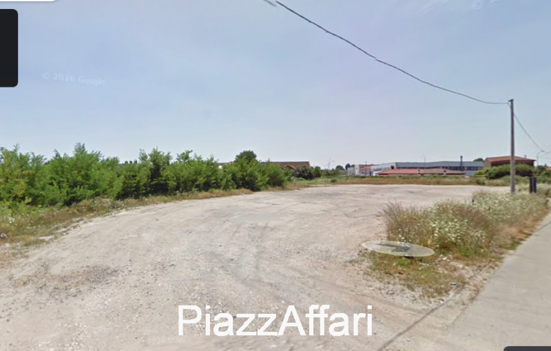 Introvabile soluzione, unica nel suo genere, ideale per camionisti che necessitino di un ampio pa...