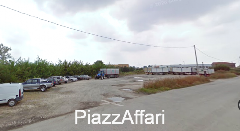 Introvabile soluzione, unica nel suo genere, ideale per camionisti che necessitino di un ampio pa...