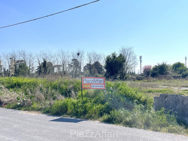 Introvabile soluzione, unica nel suo genere, ideale per camionisti che necessitino di un ampio pa...