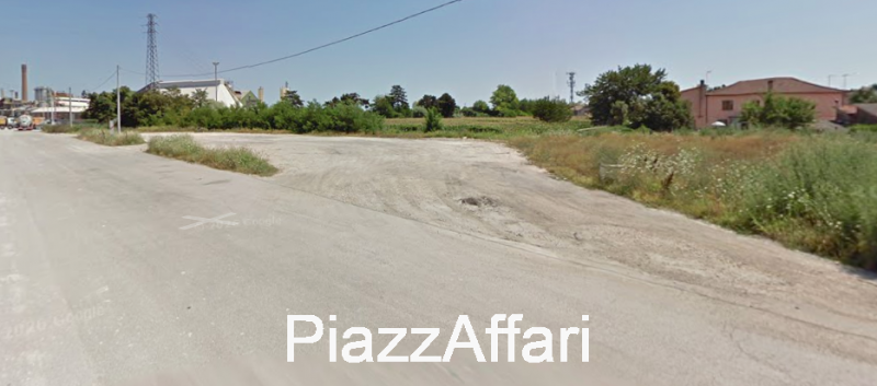 Introvabile soluzione, unica nel suo genere, ideale per camionisti che necessitino di un ampio pa...