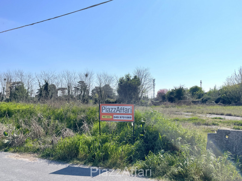 Introvabile soluzione, unica nel suo genere, ideale per camionisti che necessitino di un ampio pa...