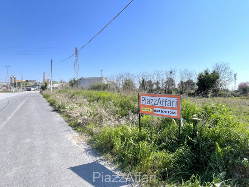 Introvabile soluzione, unica nel suo genere, ideale per camionisti che necessitino di un ampio pa...