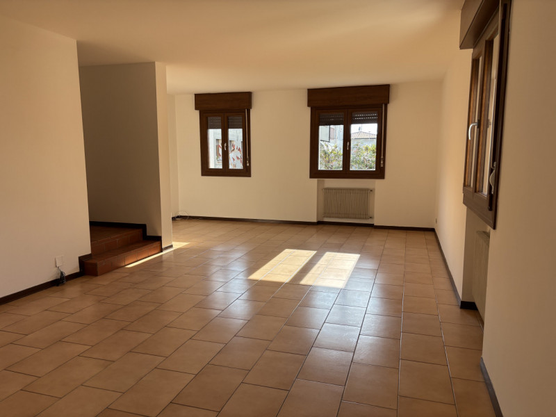 SPAZIOSO APPARTAMENTO NON ARREDATO IN LOCAZIONE SU TRE LIVELLI A MONSELICE IN ZONA DI QUARTIERE.....