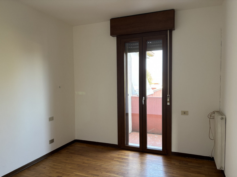 SPAZIOSO APPARTAMENTO NON ARREDATO IN LOCAZIONE SU TRE LIVELLI A MONSELICE IN ZONA DI QUARTIERE.....