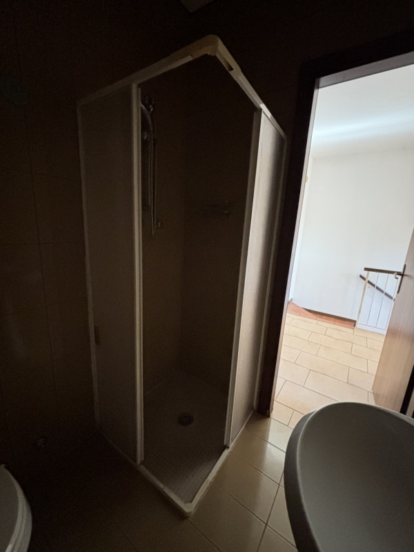 SPAZIOSO APPARTAMENTO NON ARREDATO IN LOCAZIONE SU TRE LIVELLI A MONSELICE IN ZONA DI QUARTIERE.....