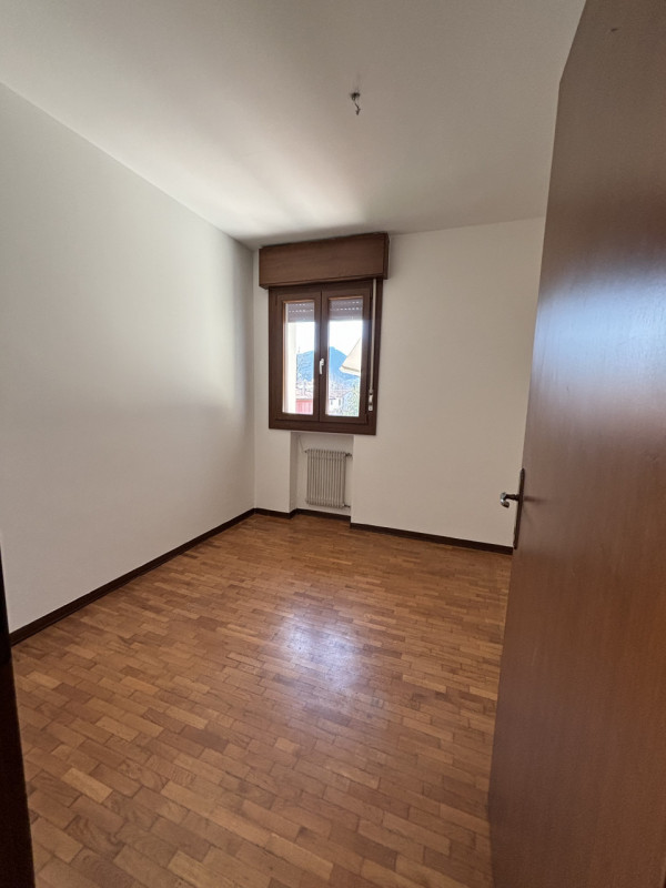 SPAZIOSO APPARTAMENTO NON ARREDATO IN LOCAZIONE SU TRE LIVELLI A MONSELICE IN ZONA DI QUARTIERE.....