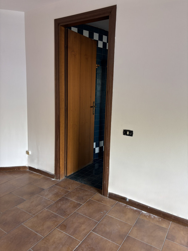 SPAZIOSO APPARTAMENTO NON ARREDATO IN LOCAZIONE SU TRE LIVELLI A MONSELICE IN ZONA DI QUARTIERE.....