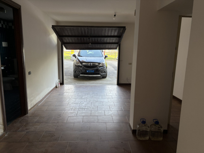 SPAZIOSO APPARTAMENTO NON ARREDATO IN LOCAZIONE SU TRE LIVELLI A MONSELICE IN ZONA DI QUARTIERE.....