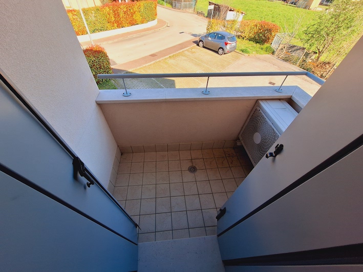 Bellissimo appartamento duplex, in una tranquilla palazzina del 2007 che ospita solo sette unità ...