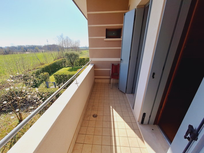 Bellissimo appartamento duplex, in una tranquilla palazzina del 2007 che ospita solo sette unità ...