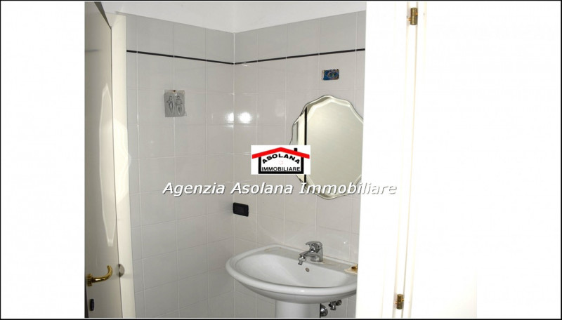 Vendesi spazi commerciali/produttivi/magazzini a Casella d’Asolo in immobile di recente costruzio...