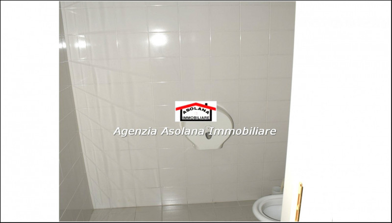 Vendesi spazi commerciali/produttivi/magazzini a Casella d’Asolo in immobile di recente costruzio...